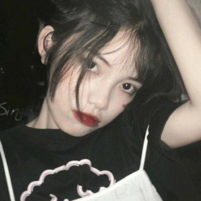 吃薯条、闭眼打盹？特朗普现场观赛，球迷一片嘘声